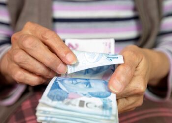 Emeklilere her ay 2500 TL destek verilecek!