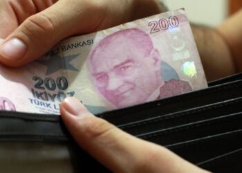 Ailelerin hesabına 1250 TL destek yatıyor! Anneler babalar baksın